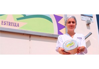 La Peral, cinco generaciones y más de un siglo dedicado al queso artesanal asturiano